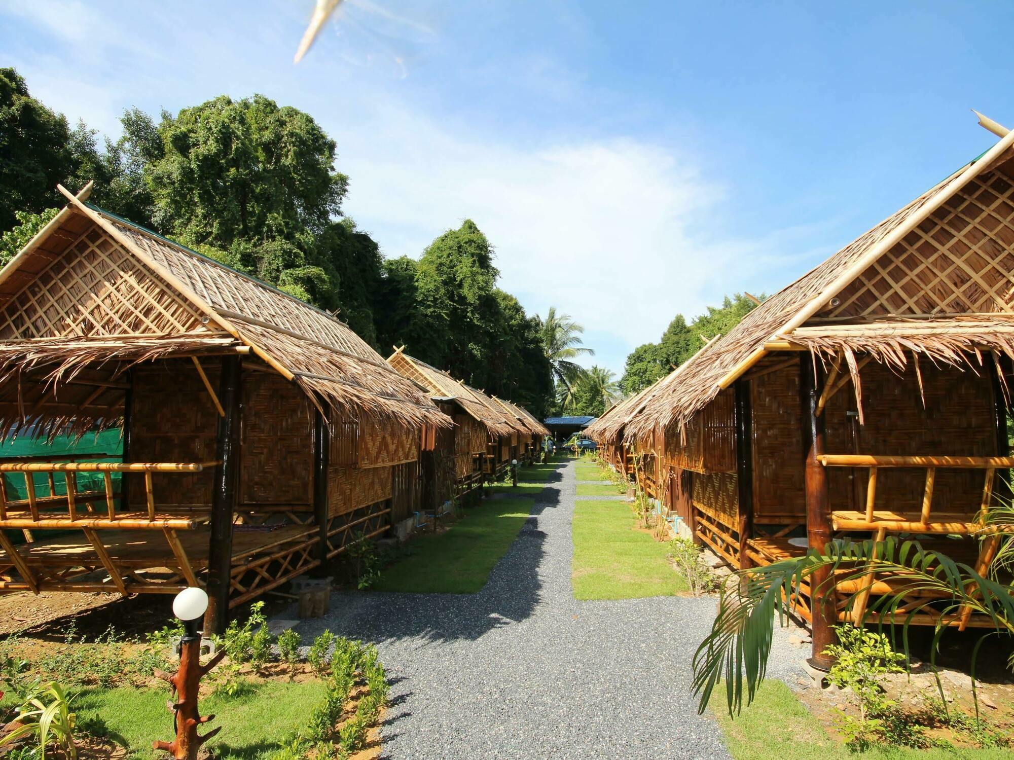Phuhaya Bamboo Bungalows Ko Lanta Eksteriør bilde