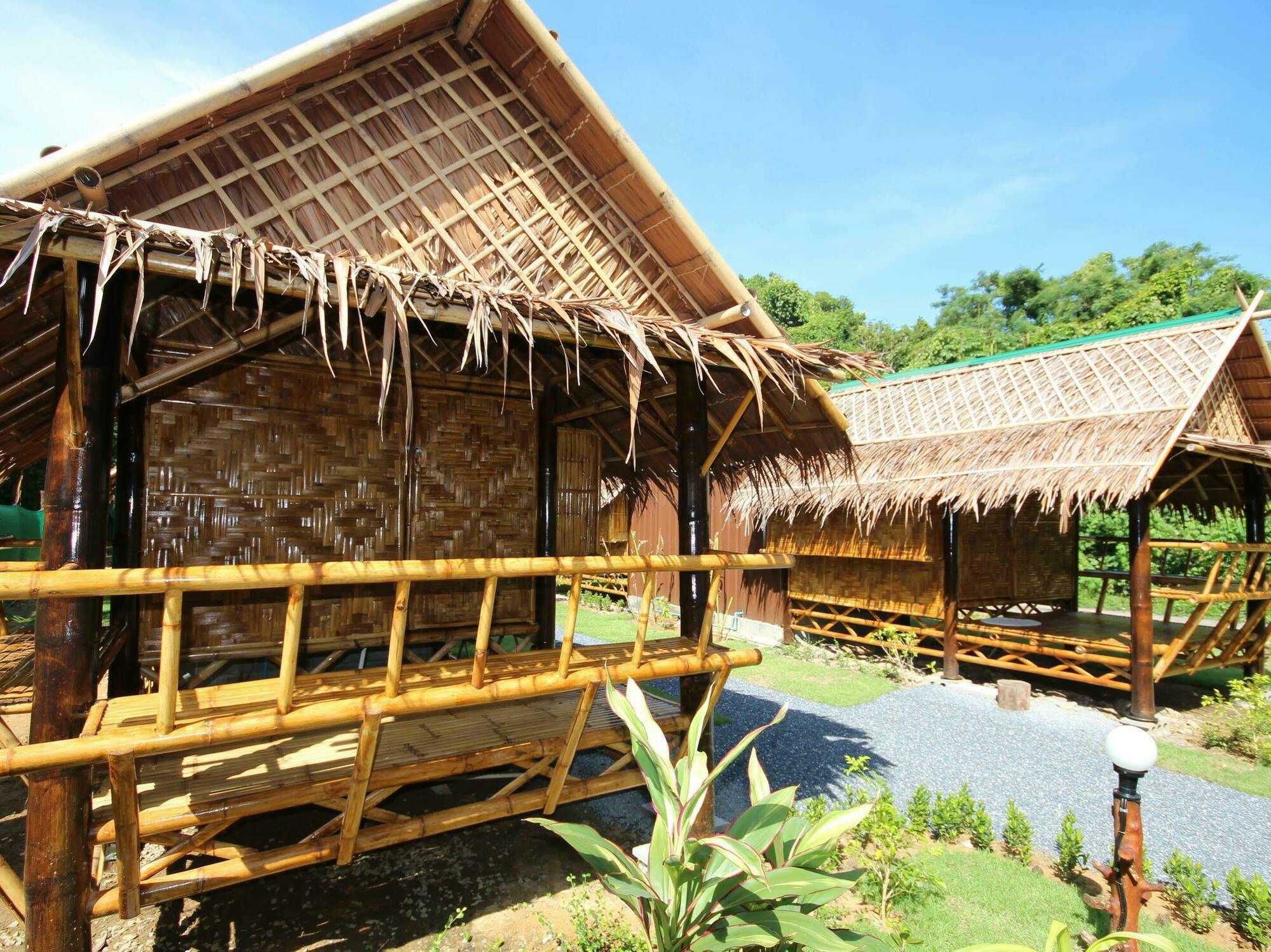 Phuhaya Bamboo Bungalows Ko Lanta Eksteriør bilde